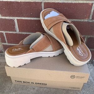 Like New - Women’s - Clark’s - Tan Leather - Sandals - Size: 9 M